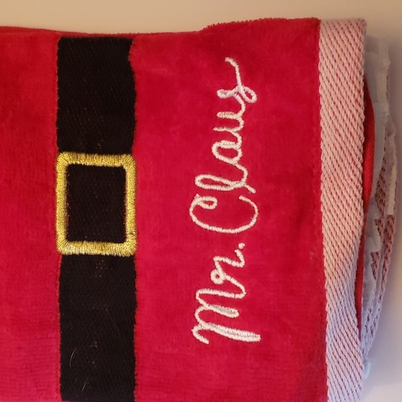 Christmas bathroom hand towels and 2 packs of holiday cocktail napkins - Picture 2 of 4